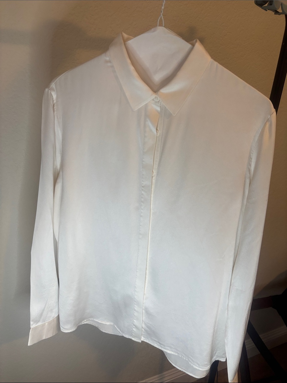 Women's White Button-Down Collared Blouse